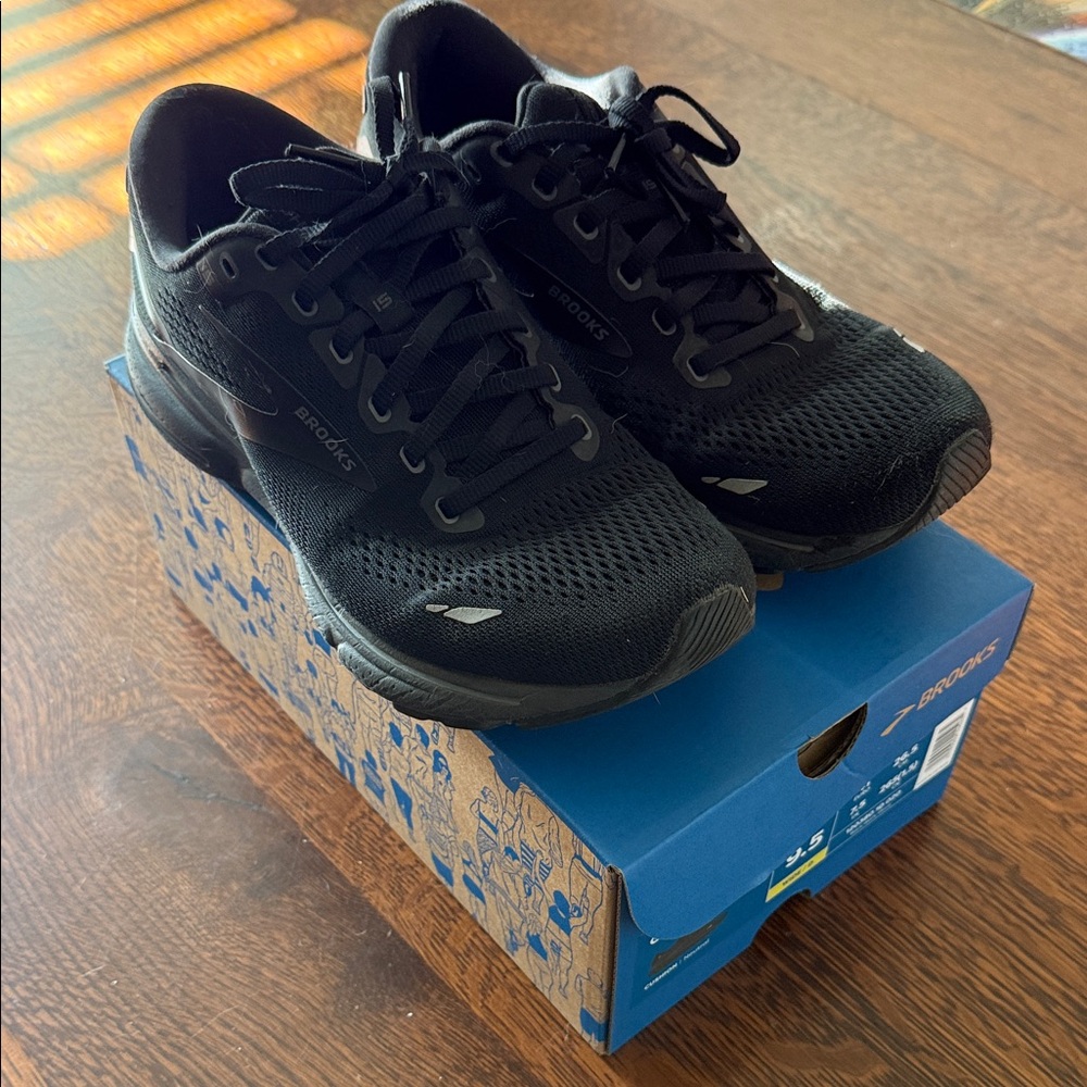 Brooks Women’s Black Athletic Shoes - size 9.5 wide